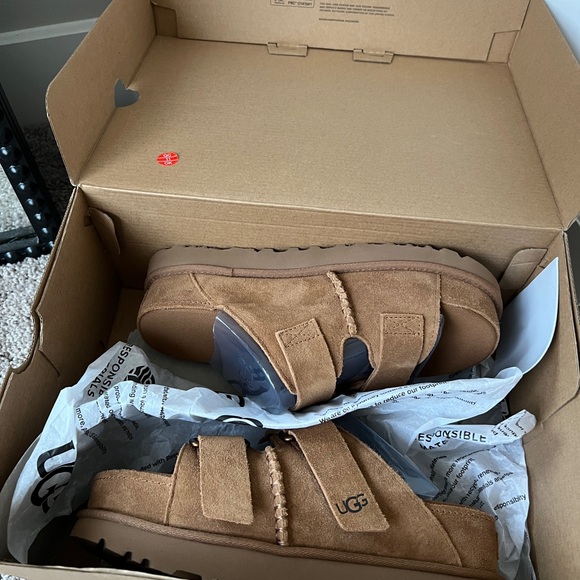 UGG Goldenstar Hi Slide Platform Sandals - Chestnut - Picture 5 of 13